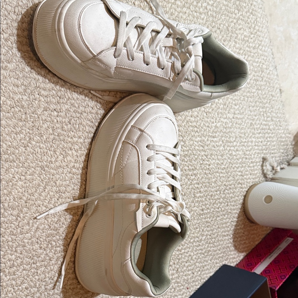 White lifted Casual Sneakers